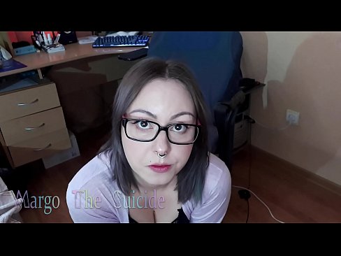 ❤️ Seksi dekle z očali globoko sesa dildo pred kamero ️ Seks pri nas